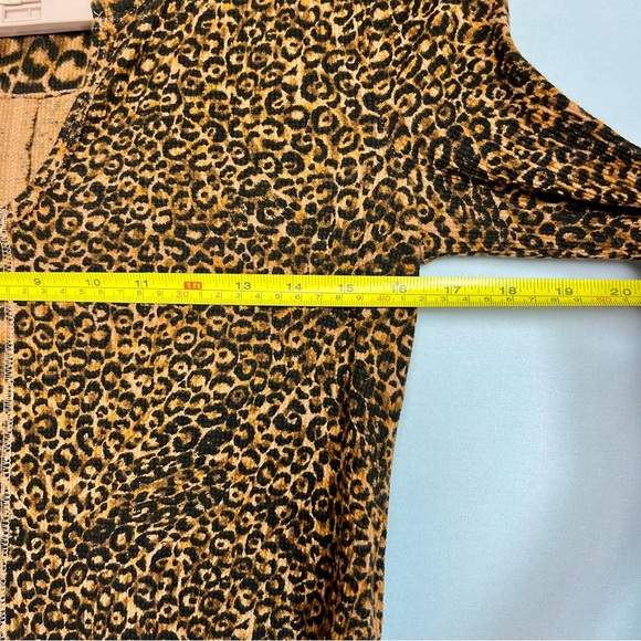 Pilcro Thermal Top Sz S Leopard Print Raw Seam Pullover LS Split Neck EUC - Picture 6 of 11